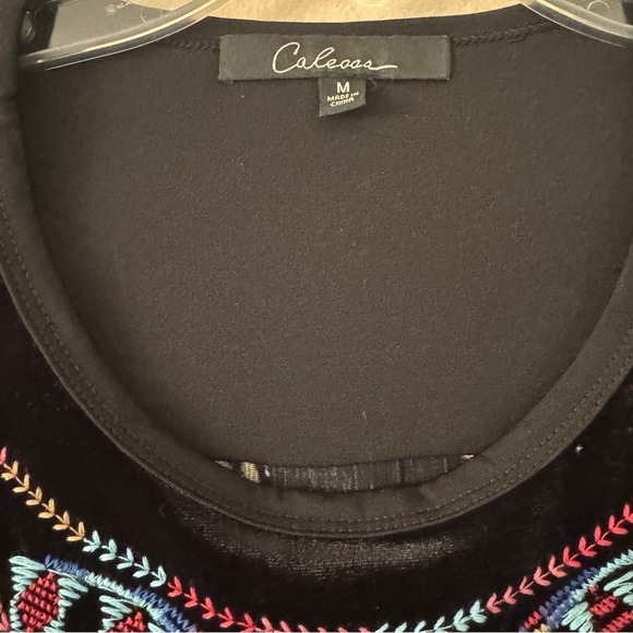 Calessa Boho Velvet Embroidered Floral Top Size M - Picture 4 of 12